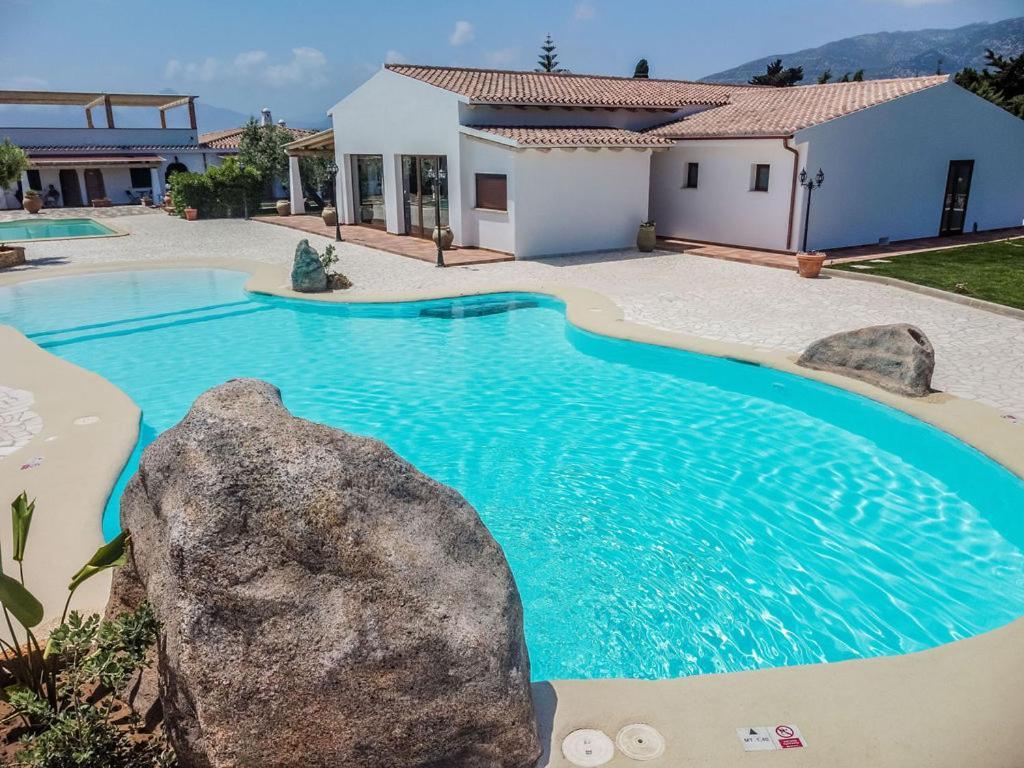 Sisula Country & 4* Orosei