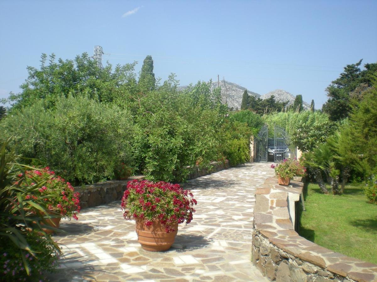 Sisula Country & Orosei